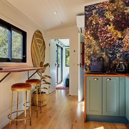 Hapuku River Terrace A Eco Tiny House Escape カイコウラ エクステリア 写真