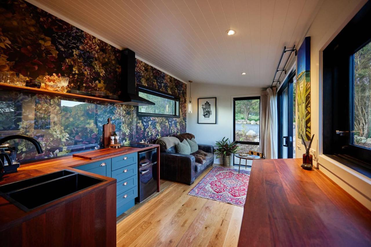 Hapuku River Terrace A Eco Tiny House Escape カイコウラ エクステリア 写真