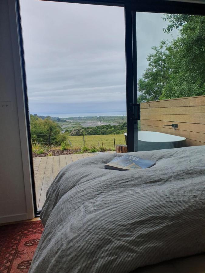 Hapuku River Terrace A Eco Tiny House Escape カイコウラ エクステリア 写真