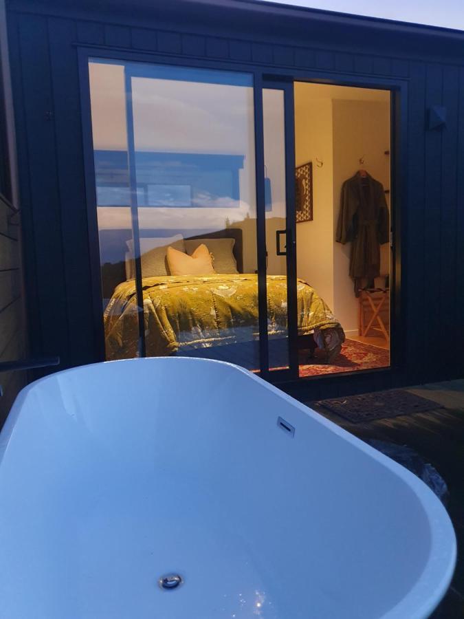 Hapuku River Terrace A Eco Tiny House Escape カイコウラ エクステリア 写真